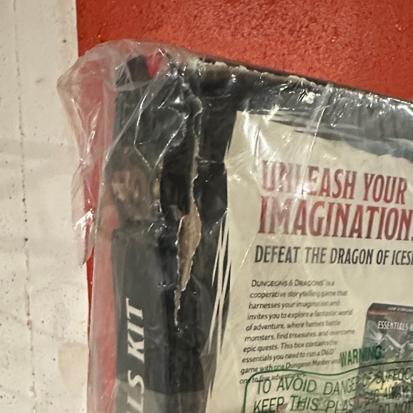 Dungeons & Dragons Essentials Kit - Picture 4 of 7